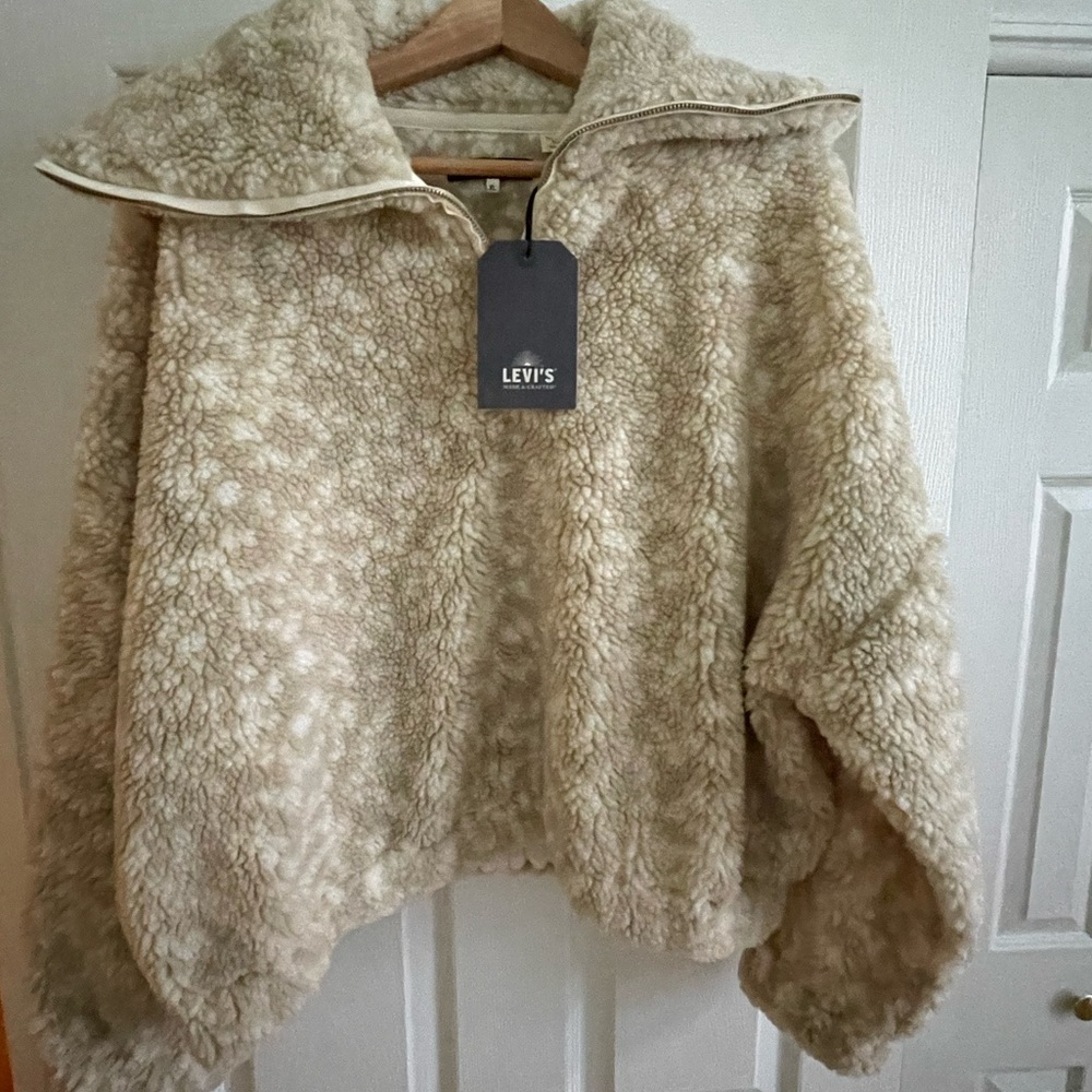 Levi’s Made and Crafted snow leopard half zip fleece. NWT. Women’s XL